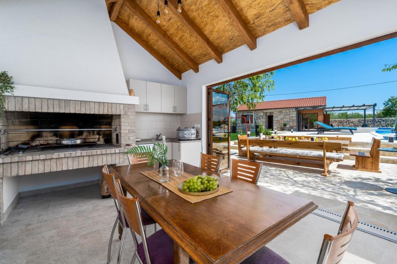 New! Promina Luxury Villa With 72Sqm Heated Pool, Jacuzzi, Infrared Sauna, Tennis Court, Media Room Bogatić Exterior foto